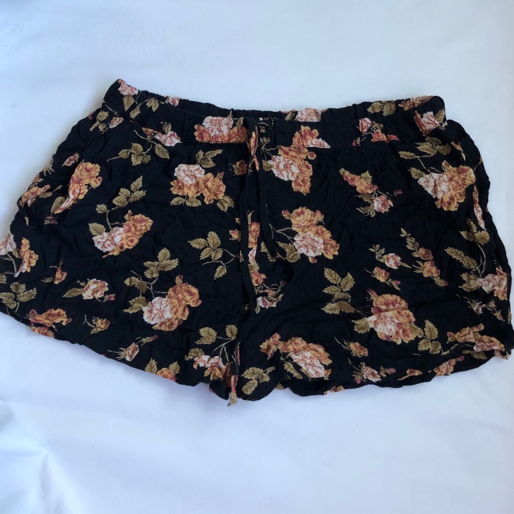 BRANDY MELVILLE SHORTS